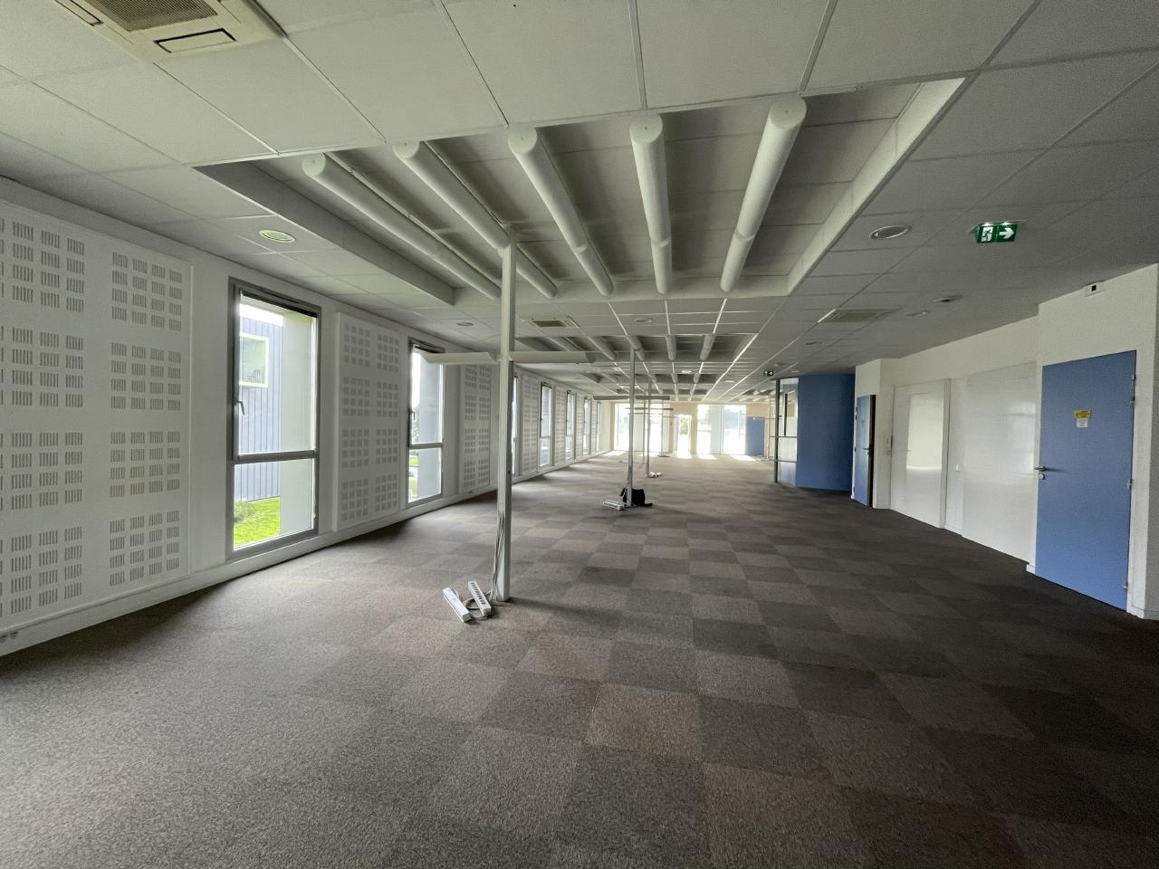 Bureau Saint-Herblain 633m² Location bureau Saint-Herblain Loire-Atlantique OLBUR2317001 0